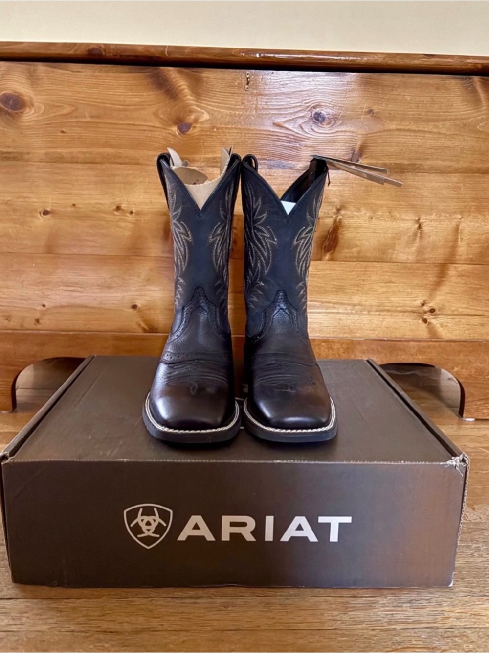 Ariat Black Leather Western Boots with Contrasting Stitch